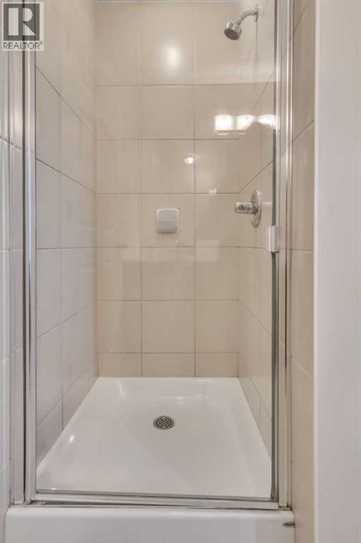 1544 Panatella Boulevard Nw, Calgary, AB - Indoor Photo Showing Bathroom