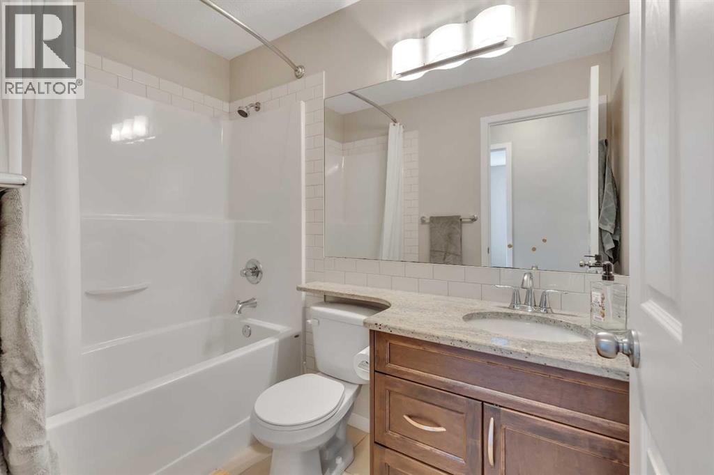 1544 Panatella Boulevard Nw, Calgary, AB - Indoor Photo Showing Bathroom