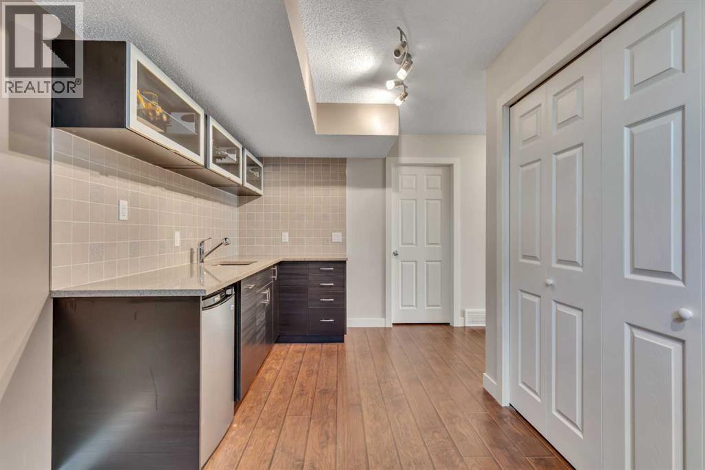 1544 Panatella Boulevard Nw, Calgary, AB - Indoor Photo Showing Kitchen
