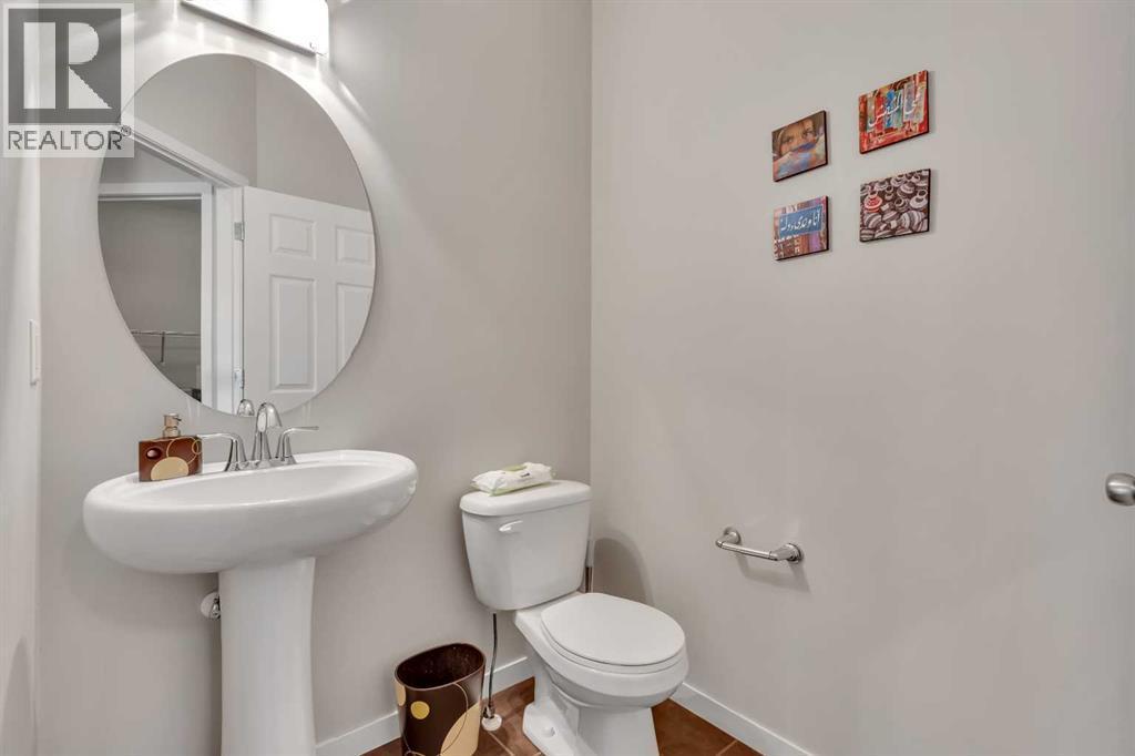 1544 Panatella Boulevard Nw, Calgary, AB - Indoor Photo Showing Bathroom