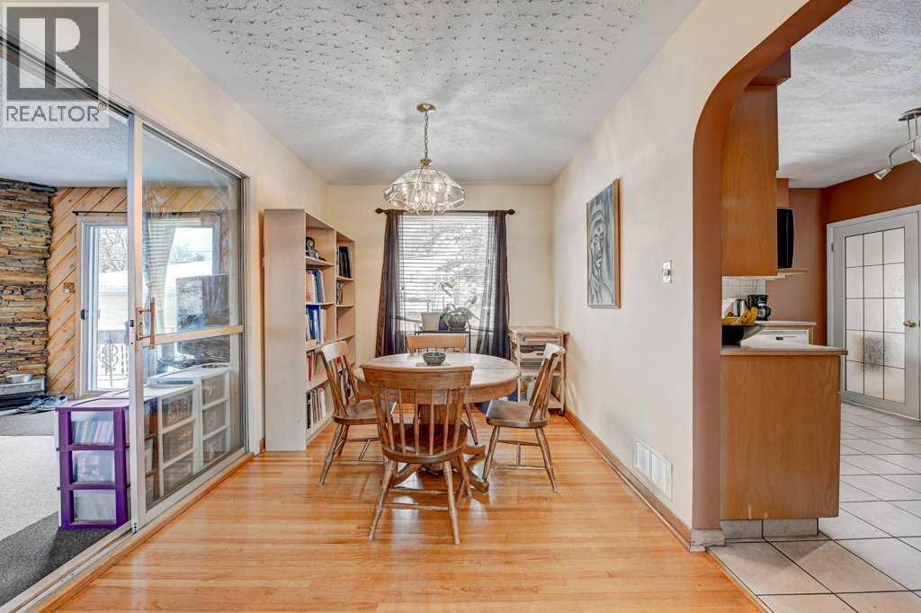 1455 Russell Road Ne, Calgary, AB - Indoor Photo Showing Dining Room