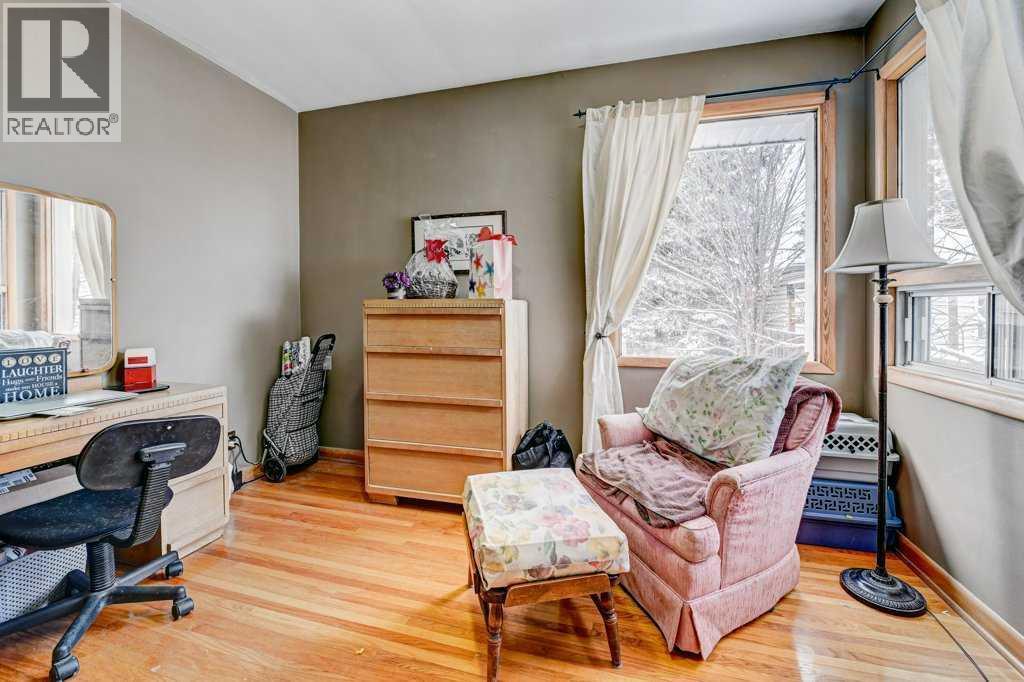 1455 Russell Road Ne, Calgary, AB - Indoor Photo Showing Other Room