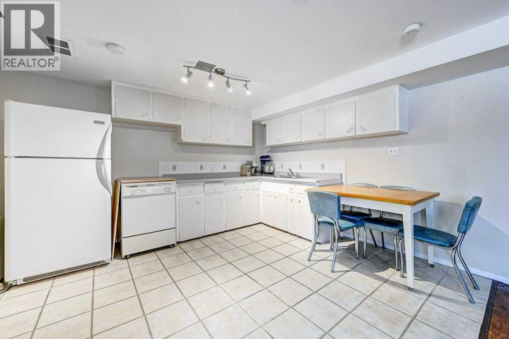 1455 Russell Road Ne, Calgary, AB - Indoor Photo Showing Kitchen