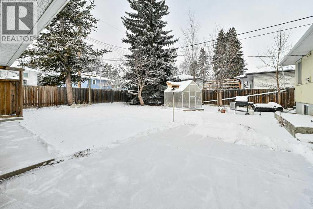 1455 Russell Road Ne, Calgary, AB - Outdoor