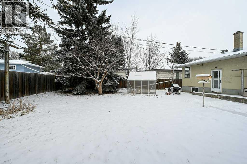 1455 Russell Road Ne, Calgary, AB - Outdoor