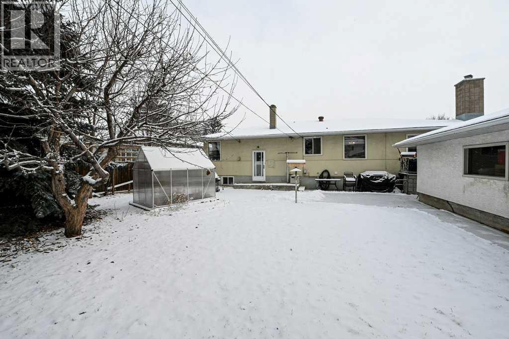 1455 Russell Road Ne, Calgary, AB - Outdoor