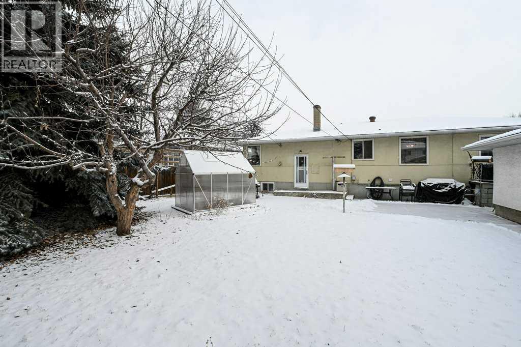 1455 Russell Road Ne, Calgary, AB - Outdoor