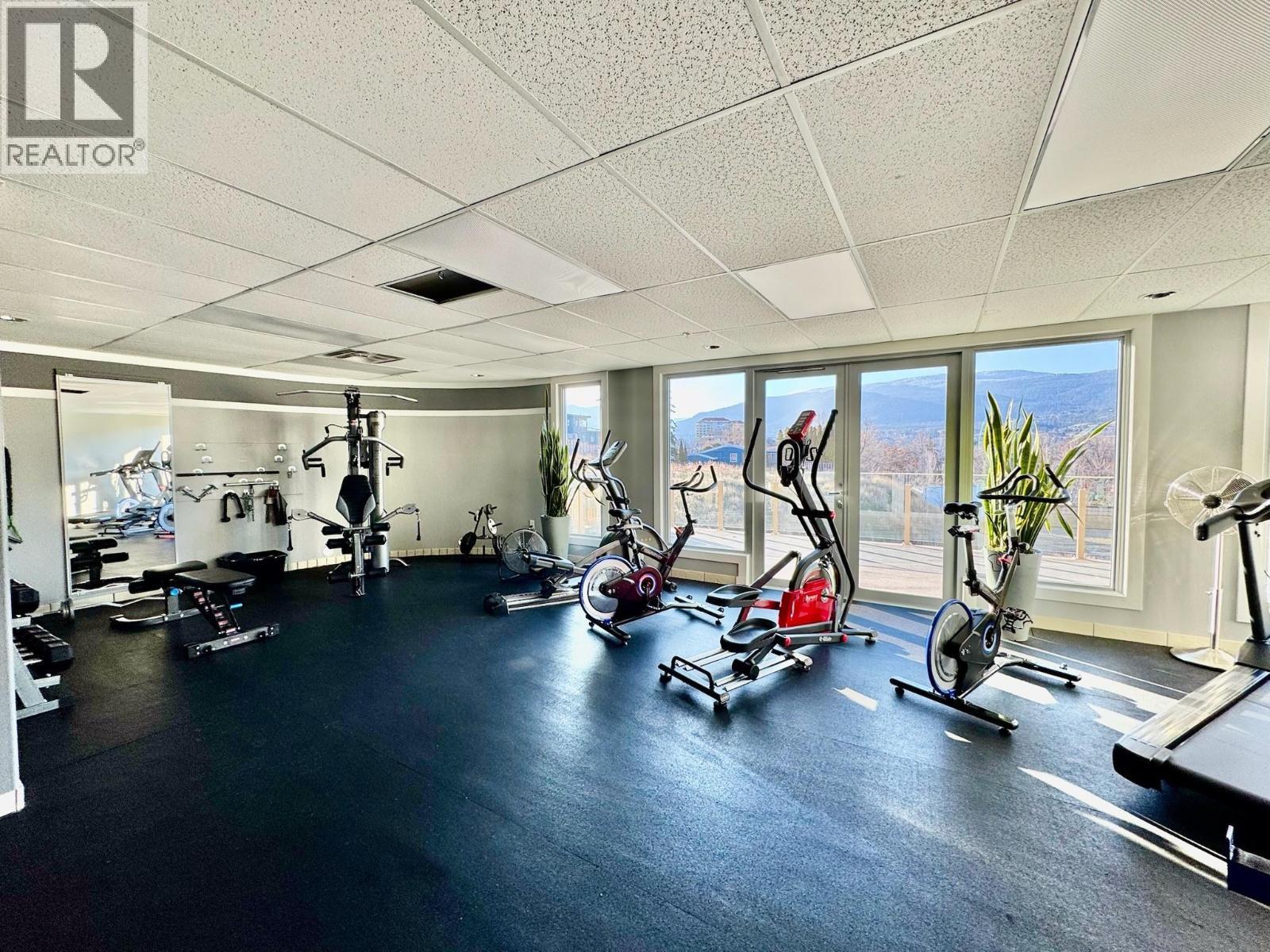 250 Marina Way Unit# 204, Penticton, BC - Indoor Photo Showing Gym Room