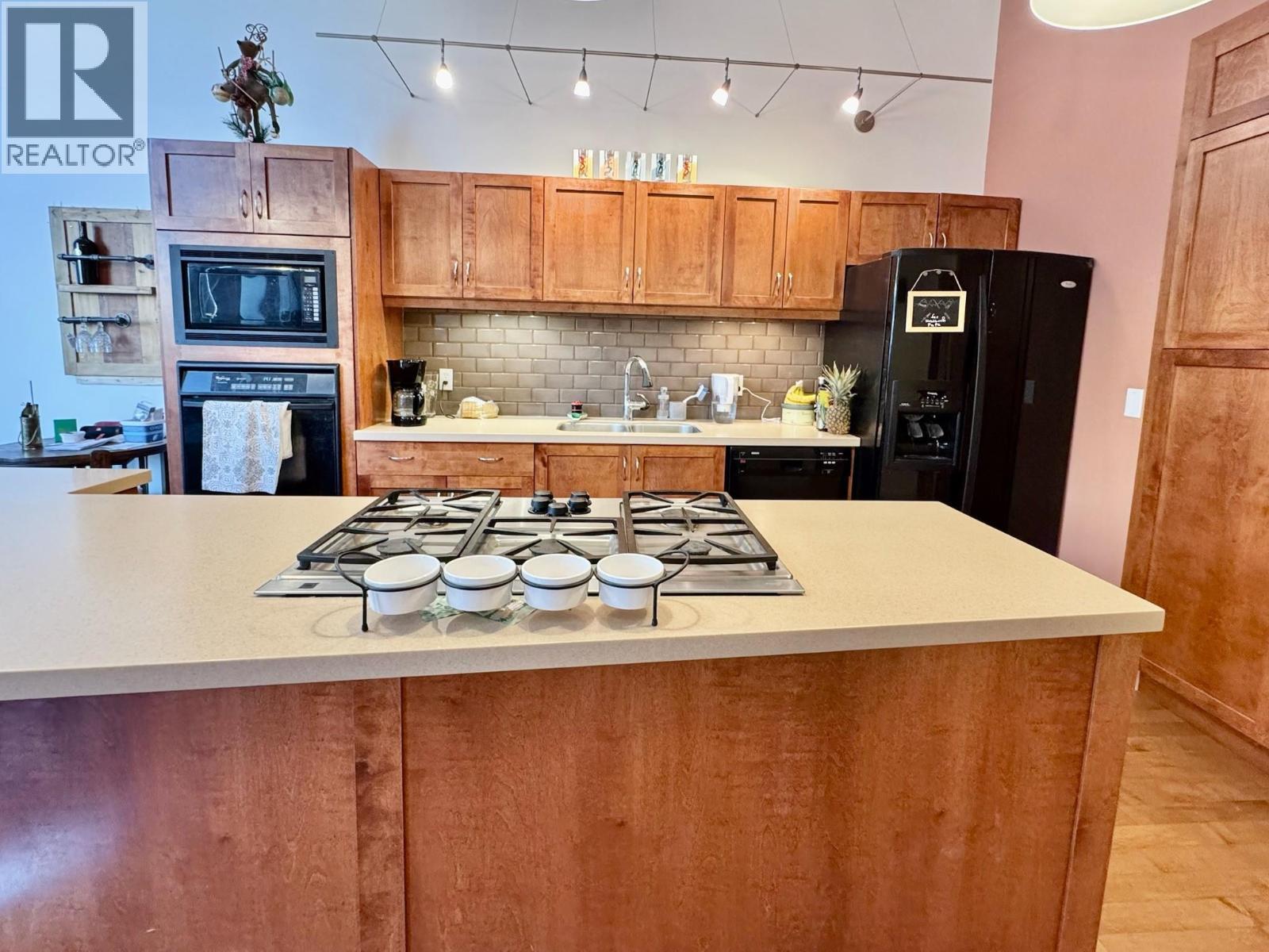 250 Marina Way Unit# 204, Penticton, BC - Indoor Photo Showing Kitchen With Double Sink