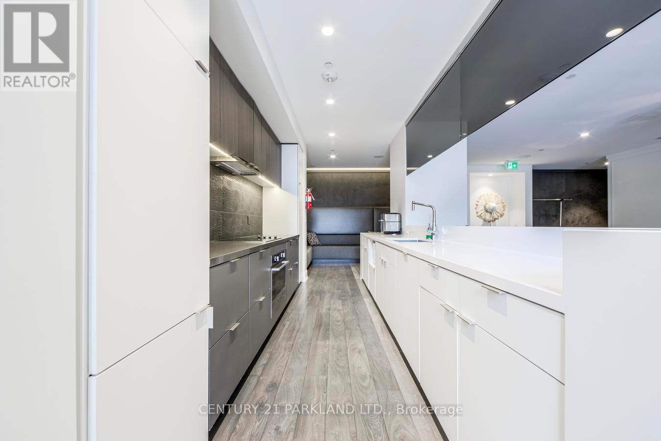 312 - 6 Parkwood Avenue, Toronto, ON - Indoor Photo Showing Kitchen