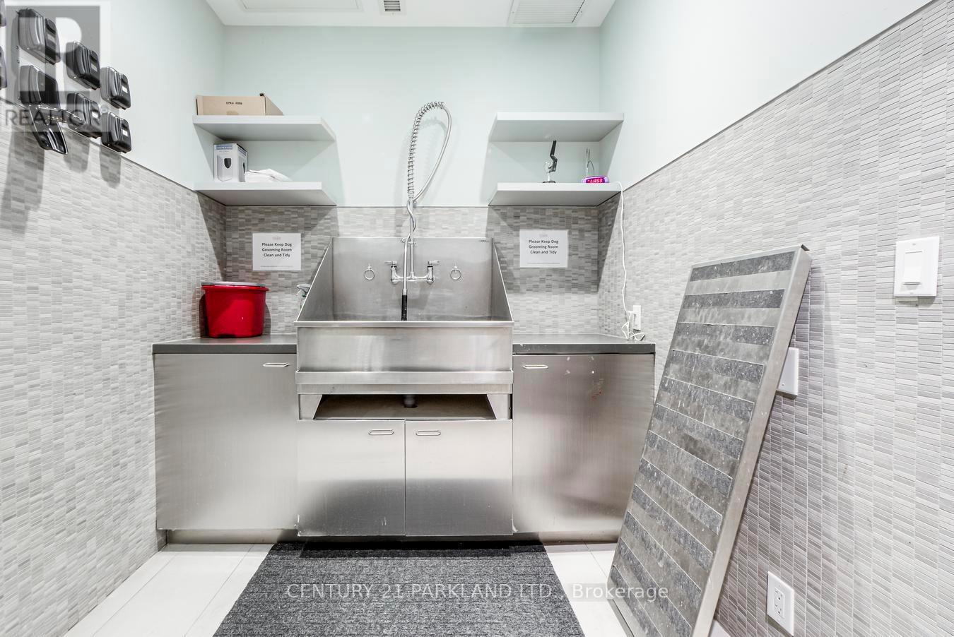 312 - 6 Parkwood Avenue, Toronto, ON - Indoor