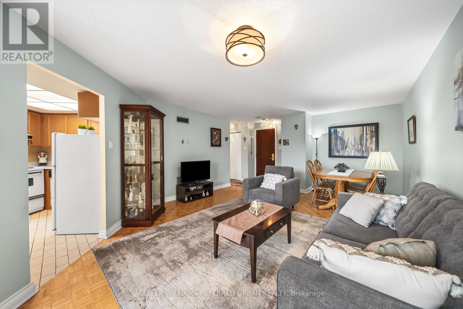 524 - 1210 Don Mills Road, Toronto, ON - Indoor Photo Showing Living Room