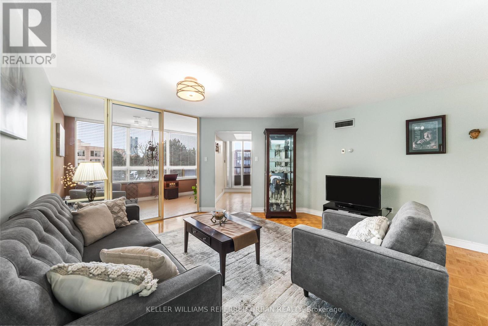 524 - 1210 Don Mills Road, Toronto, ON - Indoor Photo Showing Living Room