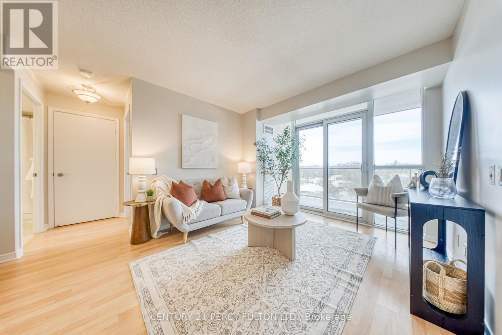 601 - 1200 The Esplanade Road N, Pickering, ON - Indoor Photo Showing Living Room