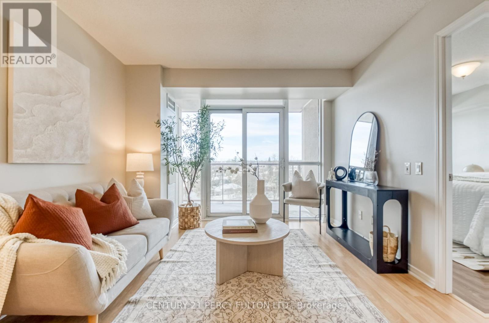 601 - 1200 The Esplanade Road N, Pickering, ON - Indoor Photo Showing Living Room