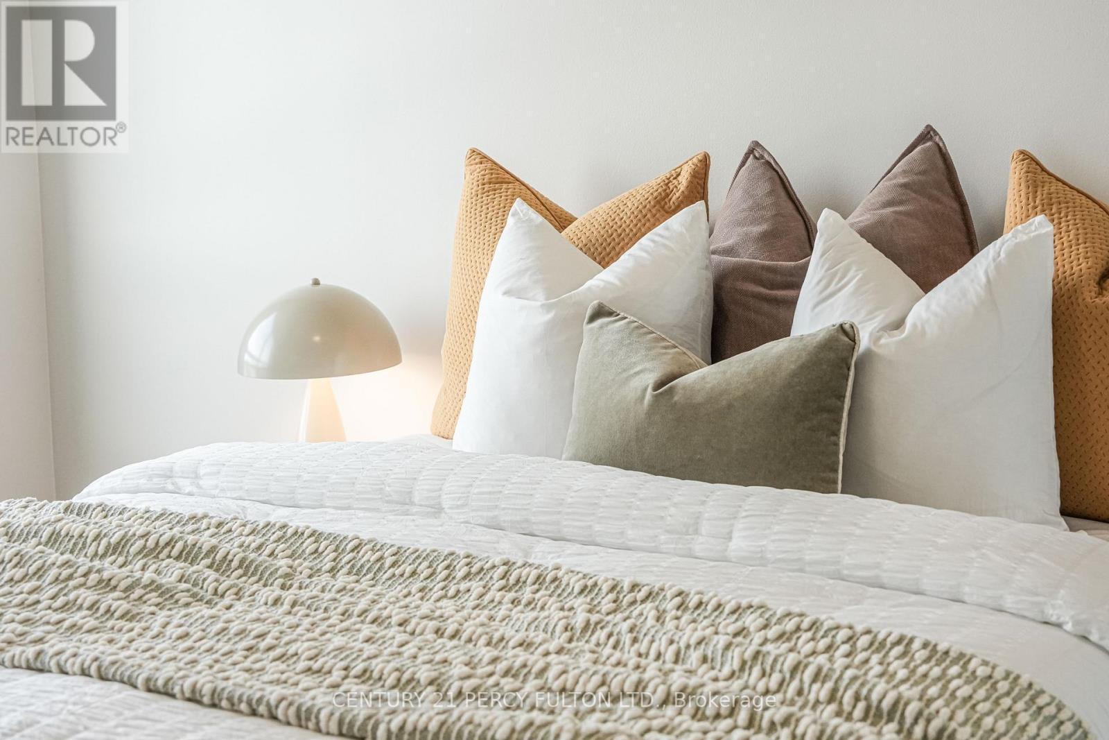 601 - 1200 The Esplanade Road N, Pickering, ON - Indoor Photo Showing Bedroom