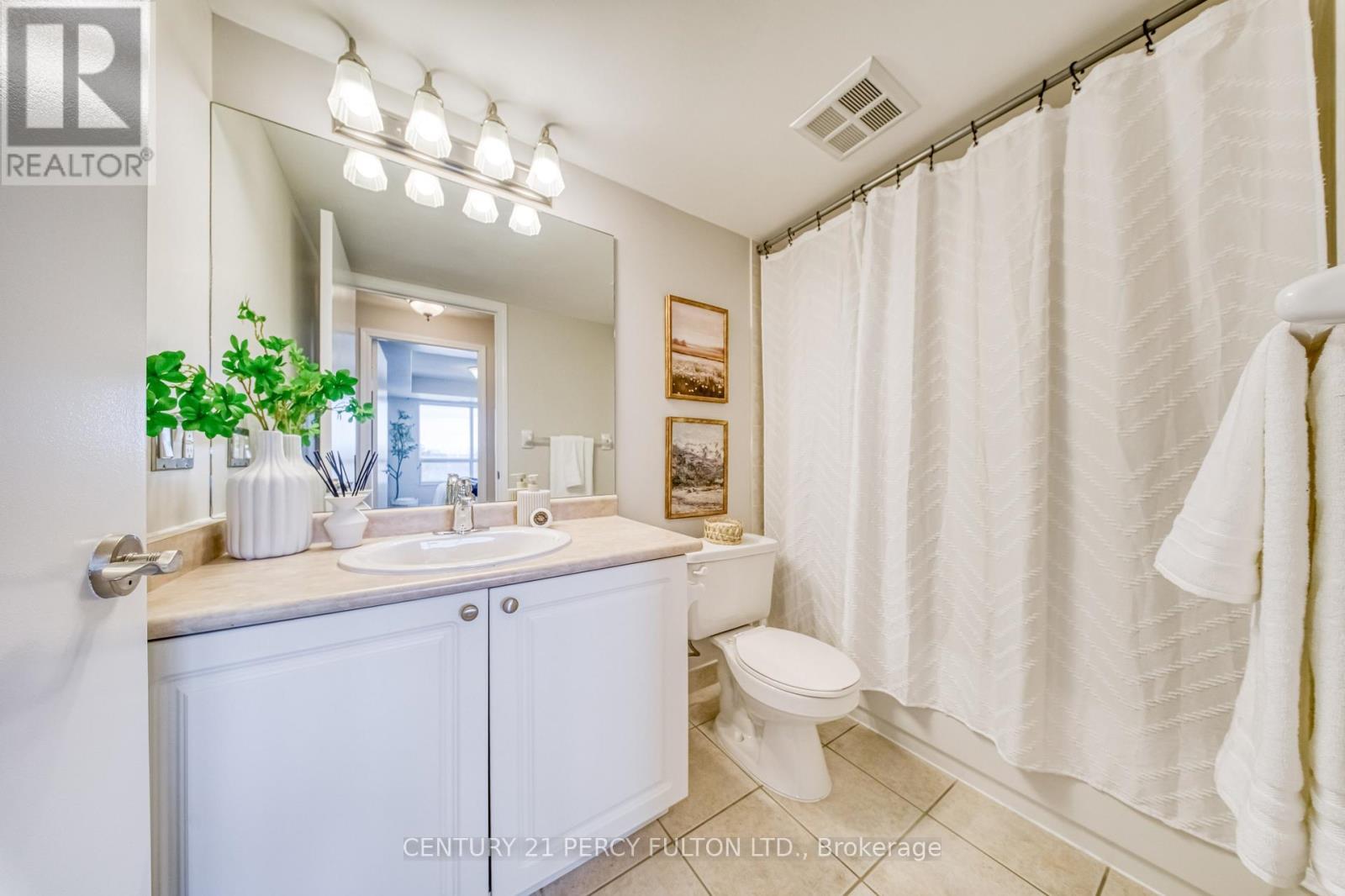 601 - 1200 The Esplanade Road N, Pickering, ON - Indoor Photo Showing Bathroom