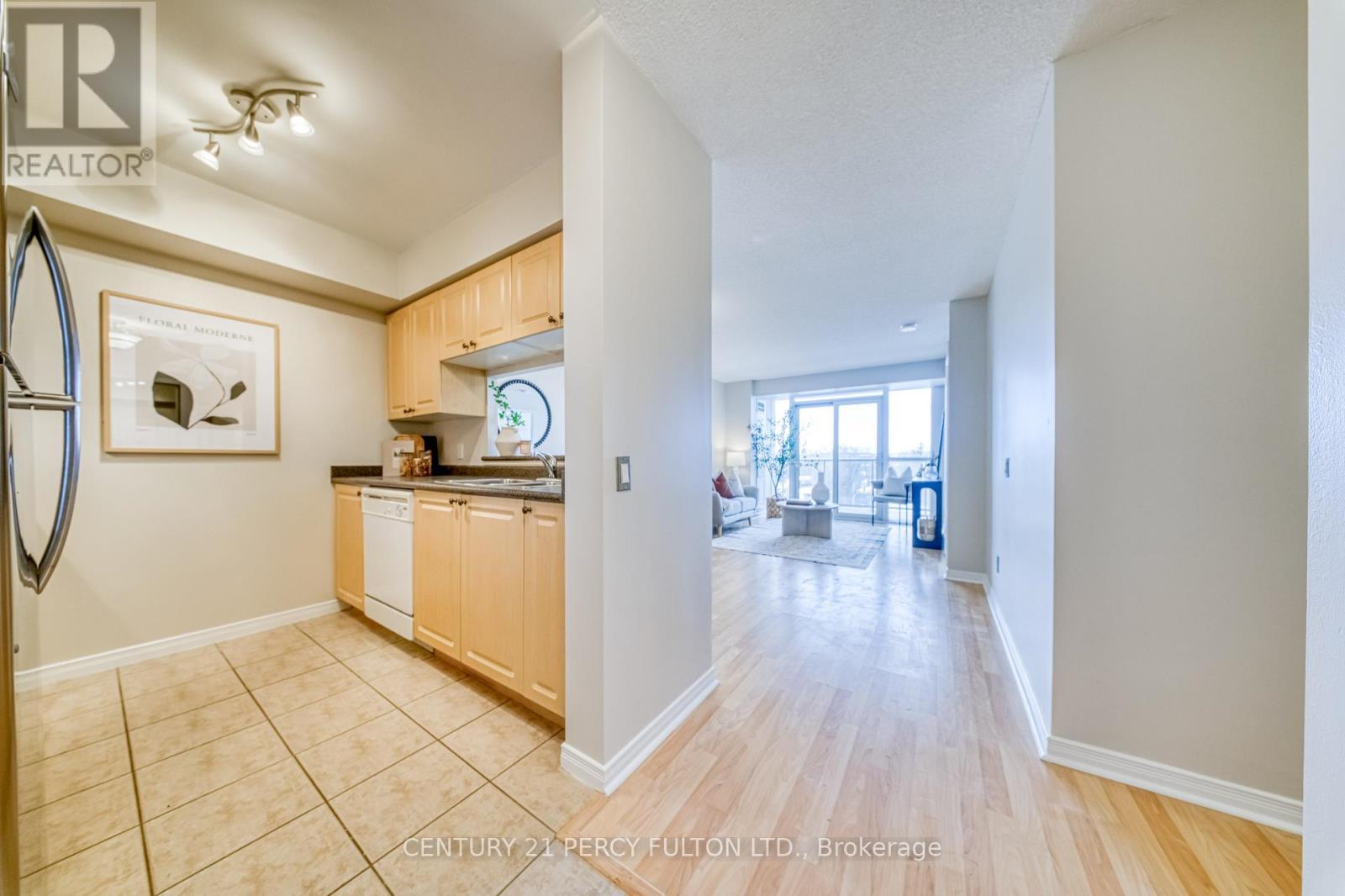 601 - 1200 The Esplanade Road N, Pickering, ON - Indoor Photo Showing Kitchen