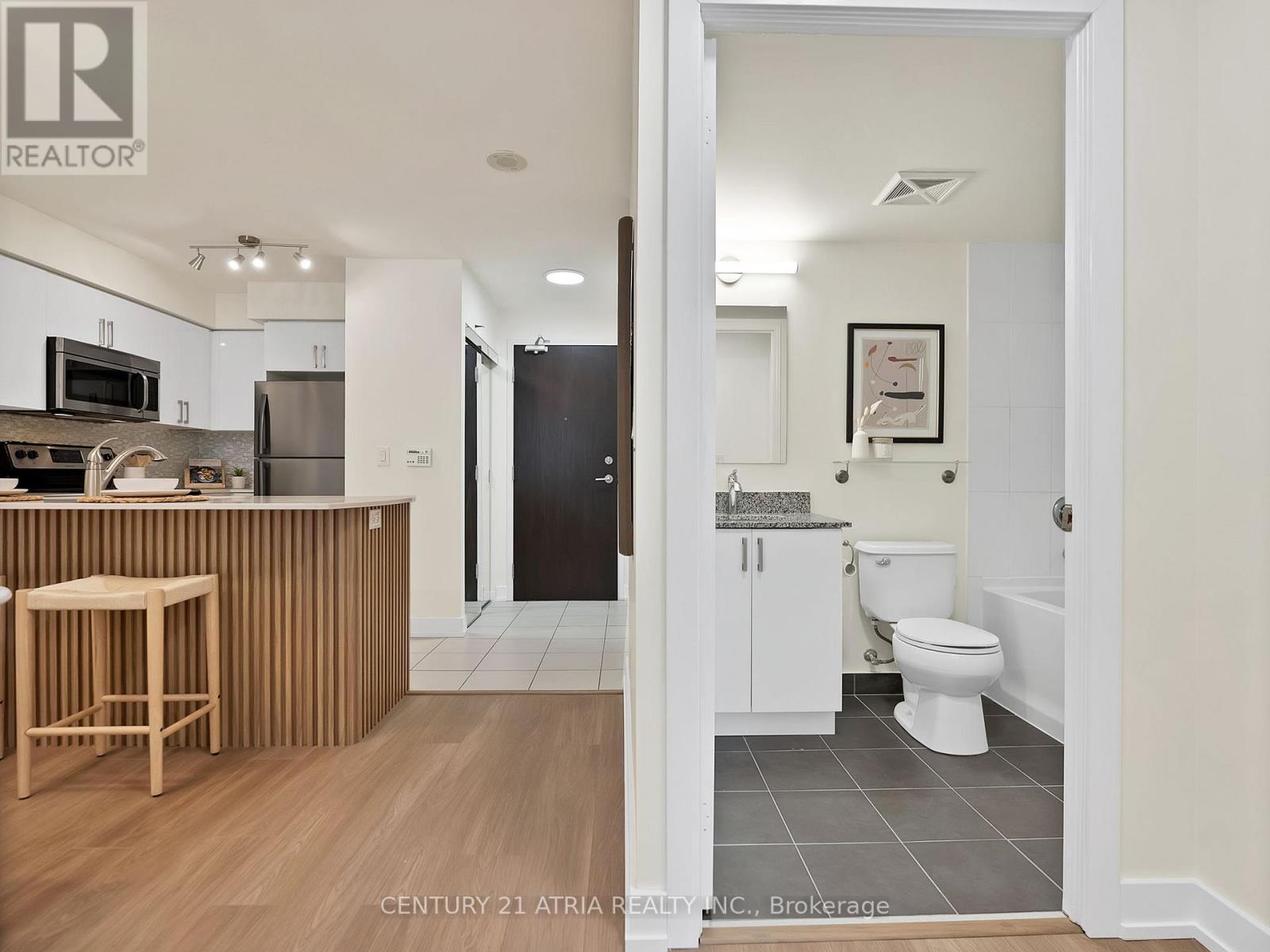 206 - 73 King William Crescent, Richmond Hill, ON - Indoor