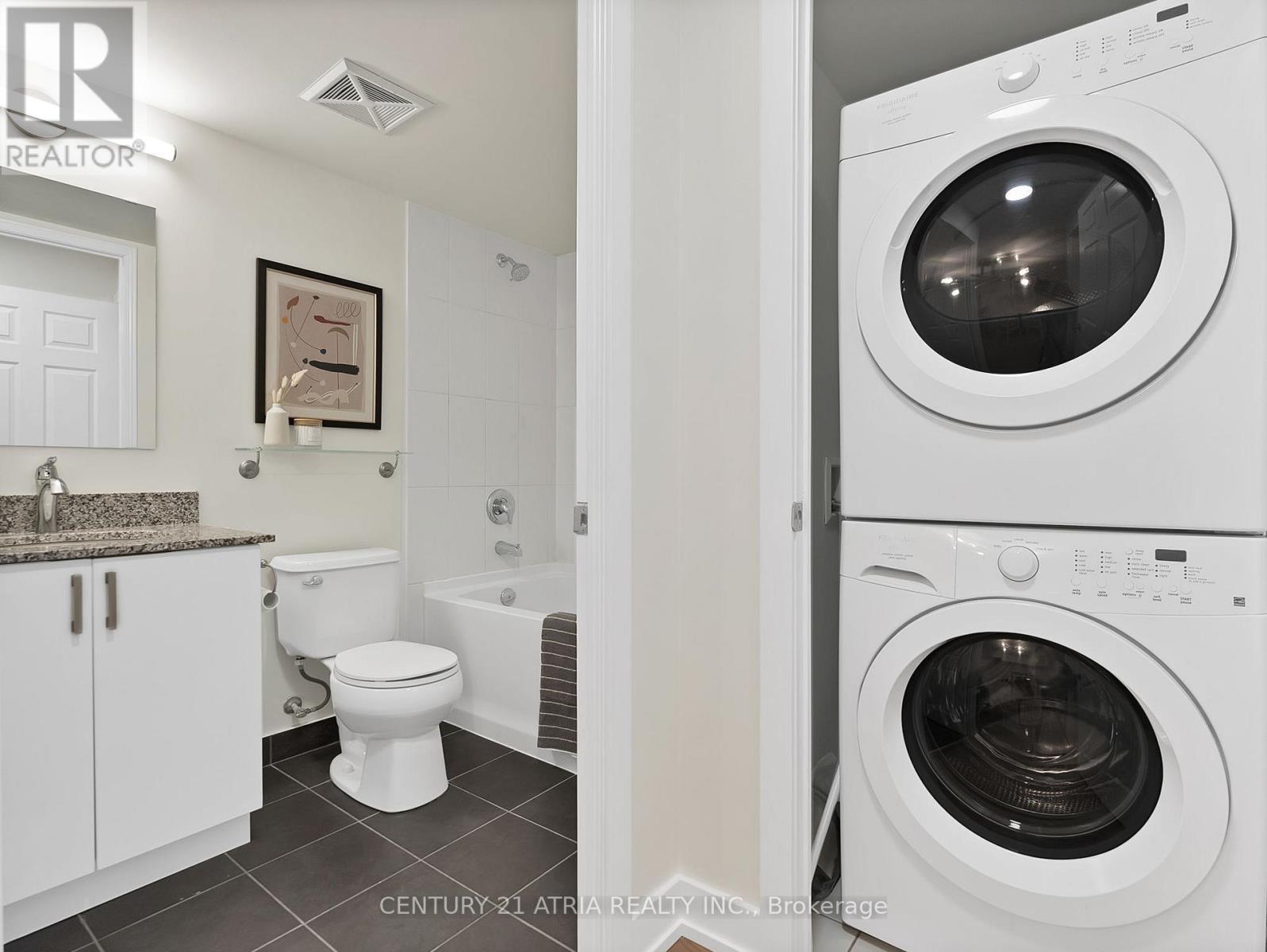 206 - 73 King William Crescent, Richmond Hill, ON - Indoor Photo Showing Laundry Room
