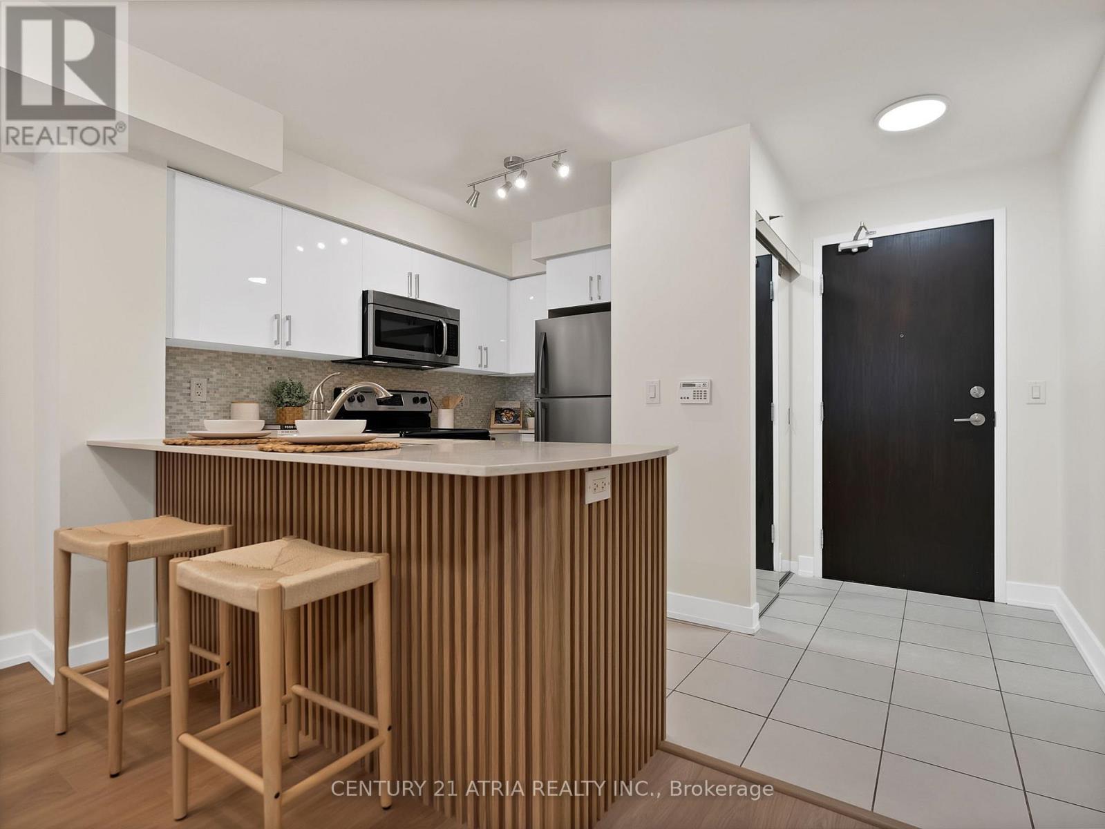 206 - 73 King William Crescent, Richmond Hill, ON - Indoor Photo Showing Kitchen