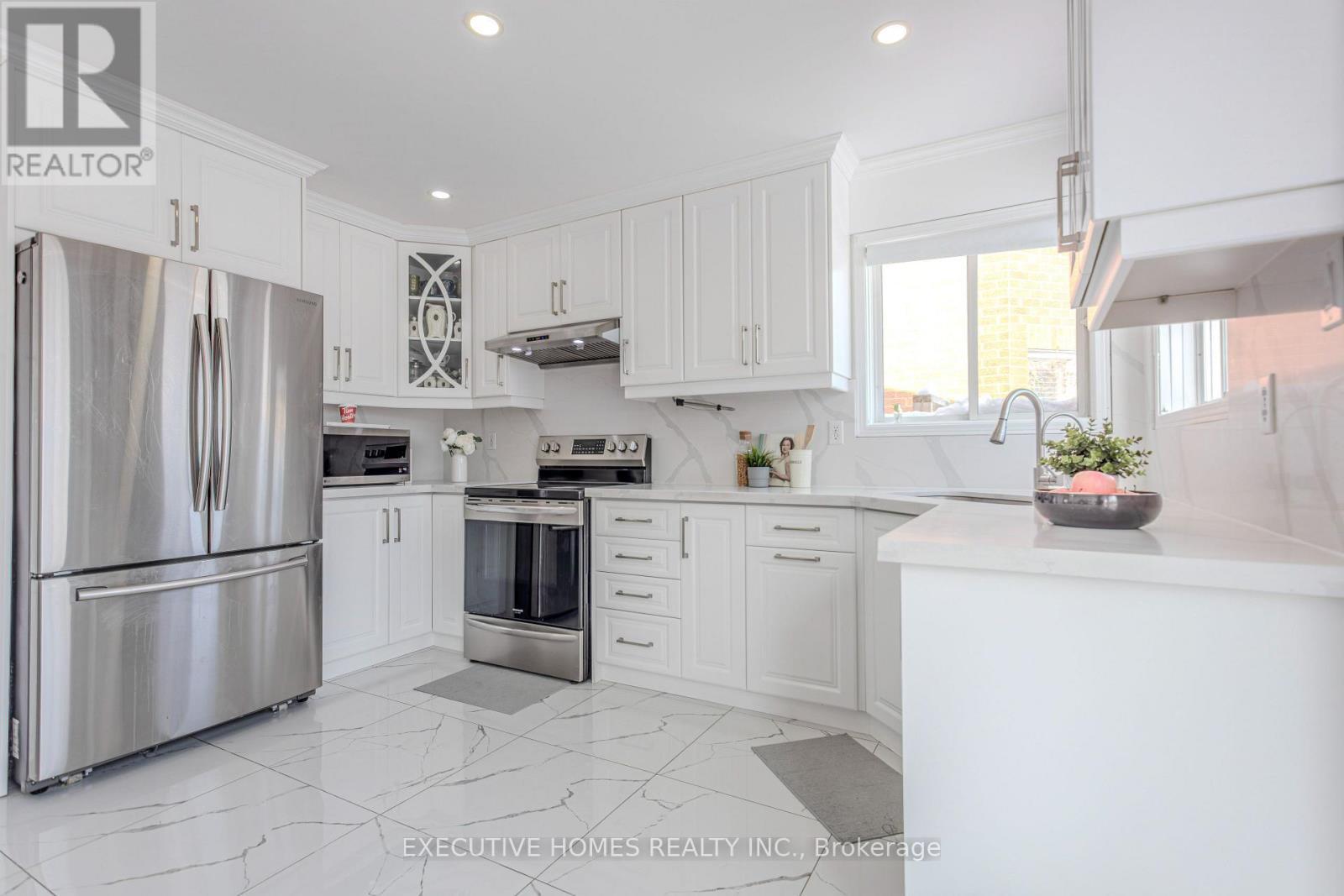 1192 Dream Crest Road, Mississauga, ON - Indoor Photo Showing Kitchen With Upgraded Kitchen