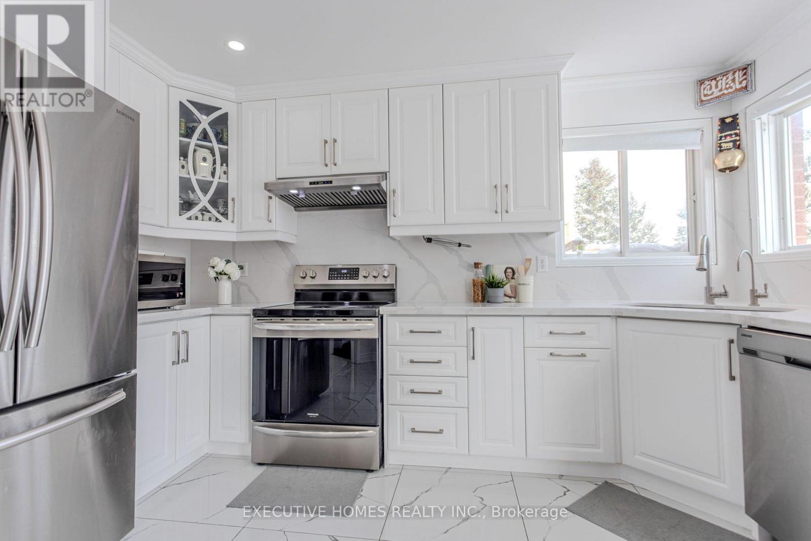 1192 Dream Crest Road, Mississauga, ON - Indoor Photo Showing Kitchen