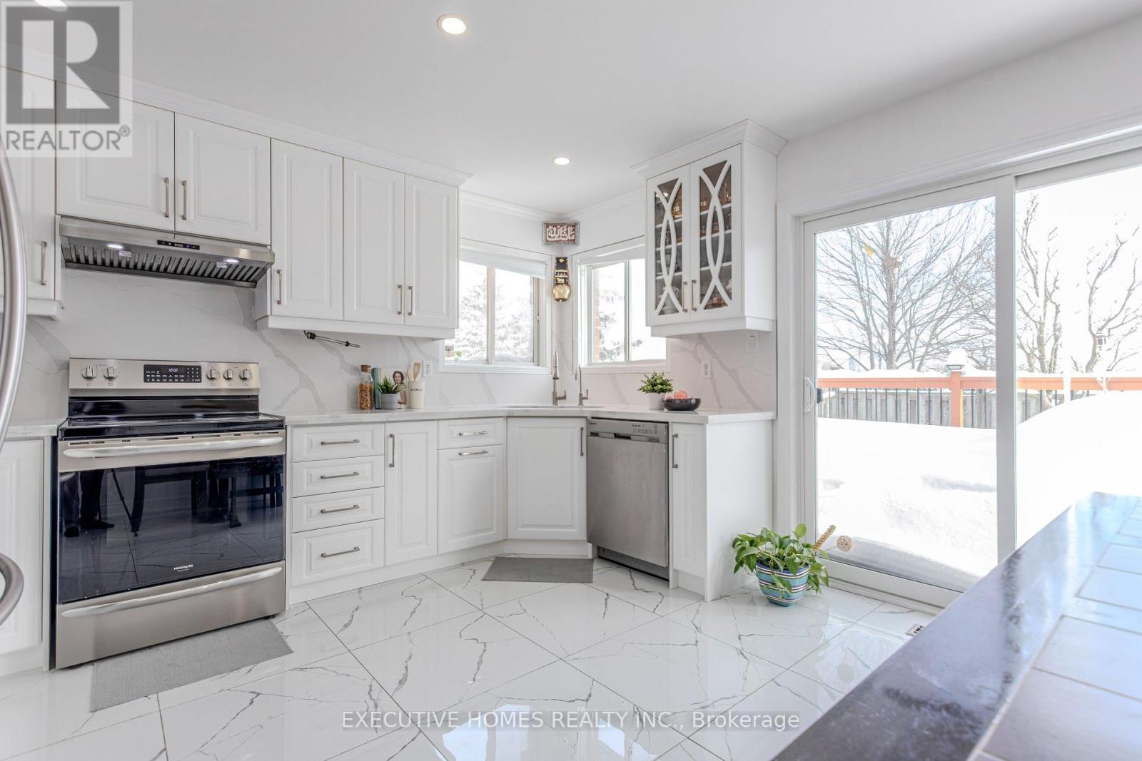 1192 Dream Crest Road, Mississauga, ON - Indoor Photo Showing Kitchen With Upgraded Kitchen