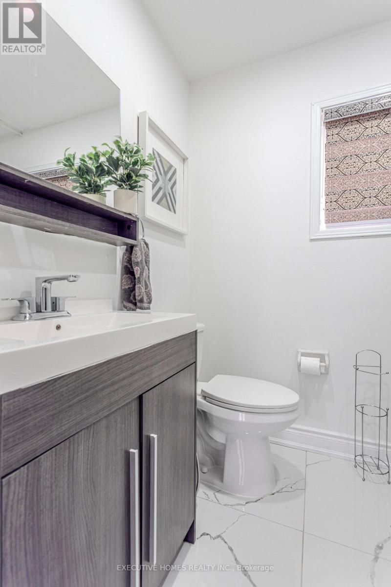 1192 Dream Crest Road, Mississauga, ON - Indoor Photo Showing Bathroom