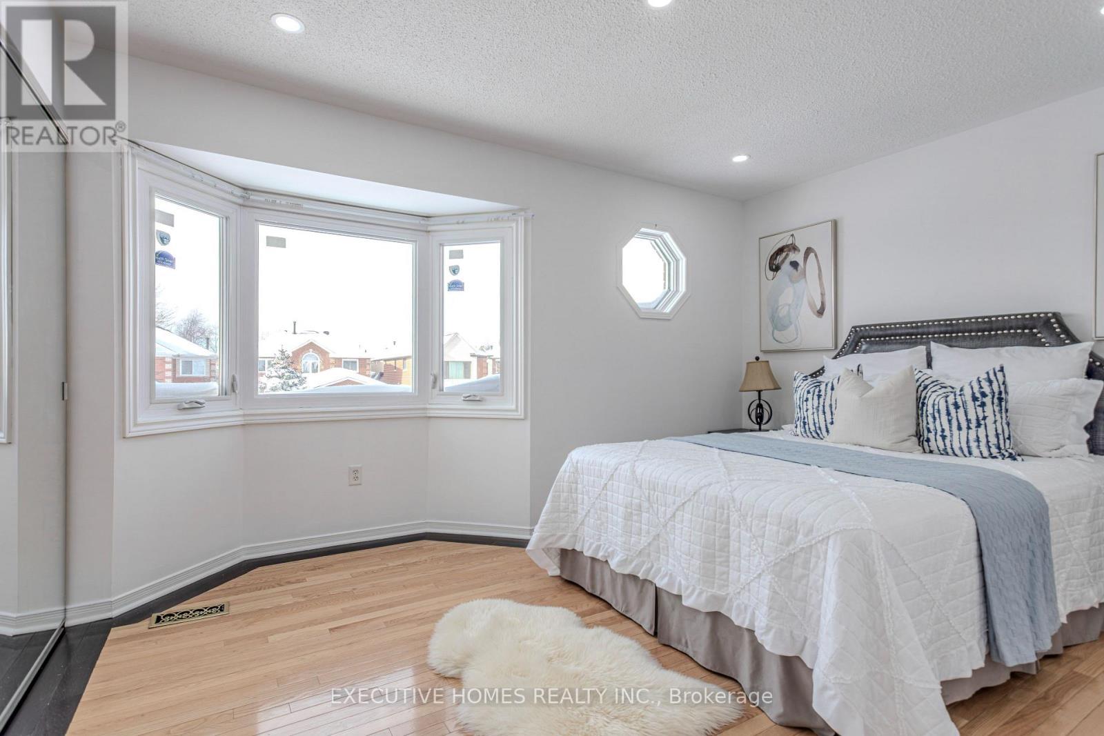 1192 Dream Crest Road, Mississauga, ON - Indoor Photo Showing Bedroom