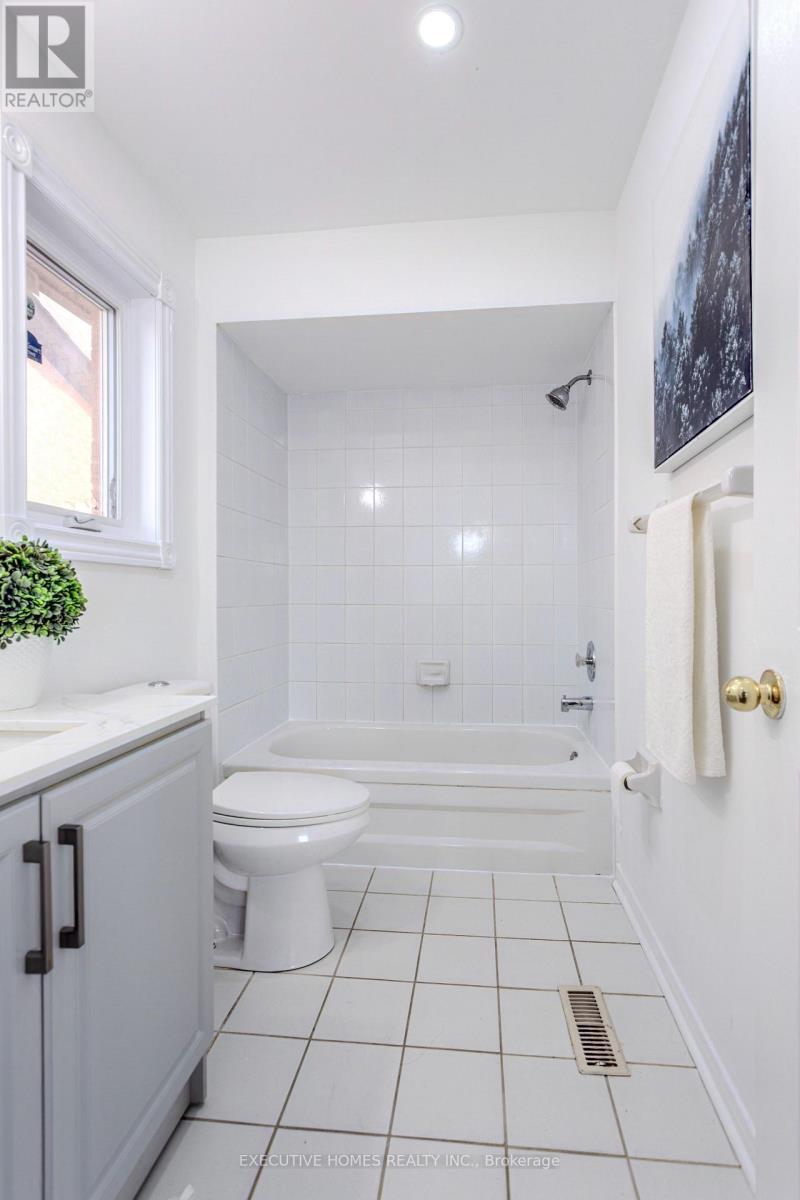 1192 Dream Crest Road, Mississauga, ON - Indoor Photo Showing Bathroom