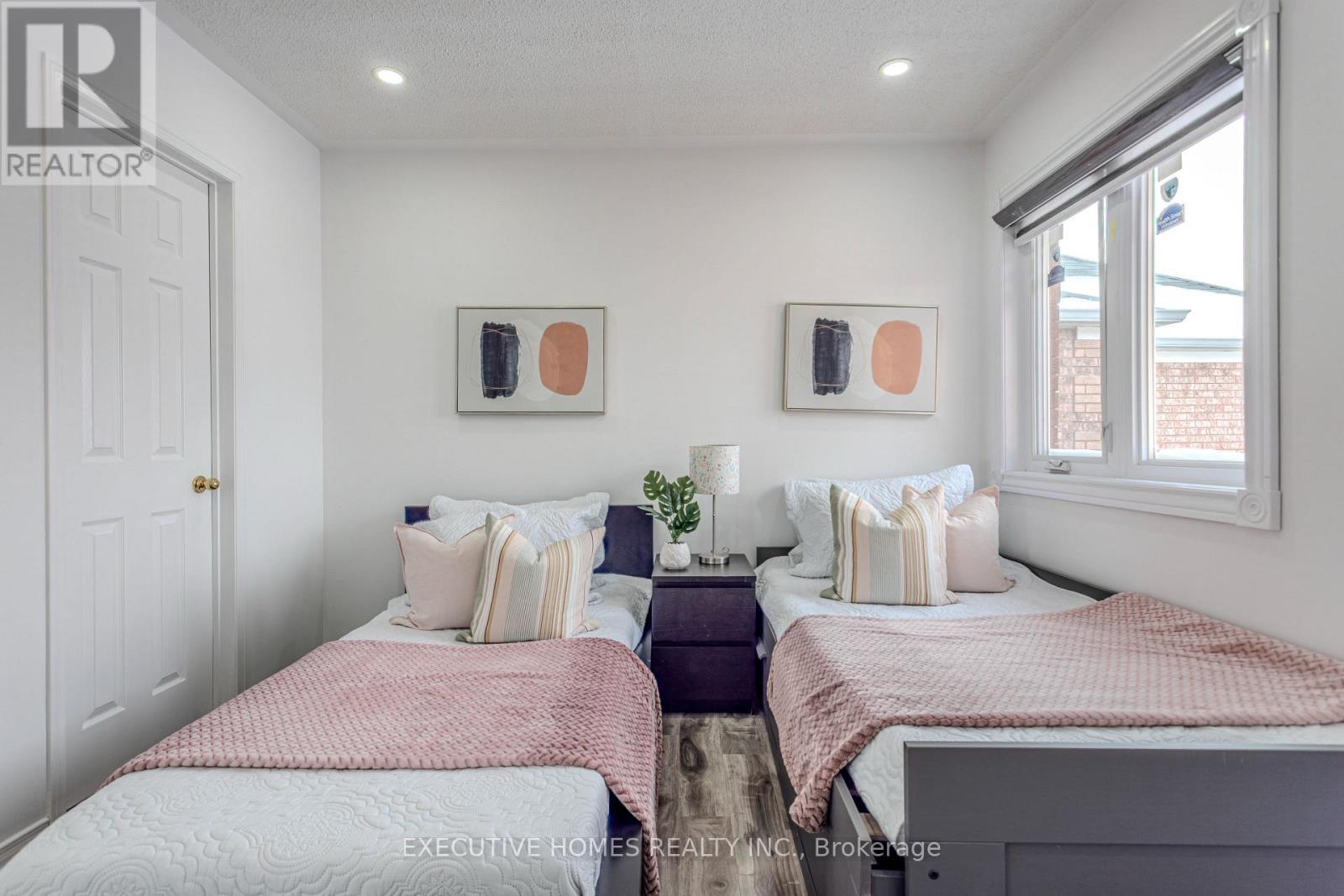 1192 Dream Crest Road, Mississauga, ON - Indoor Photo Showing Bedroom