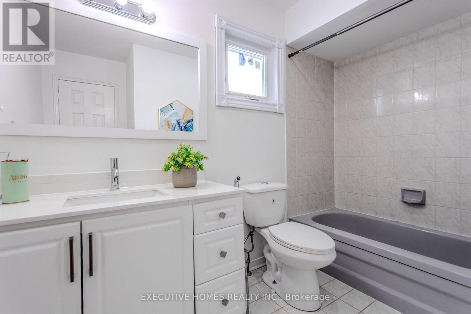1192 Dream Crest Road, Mississauga, ON - Indoor Photo Showing Bathroom