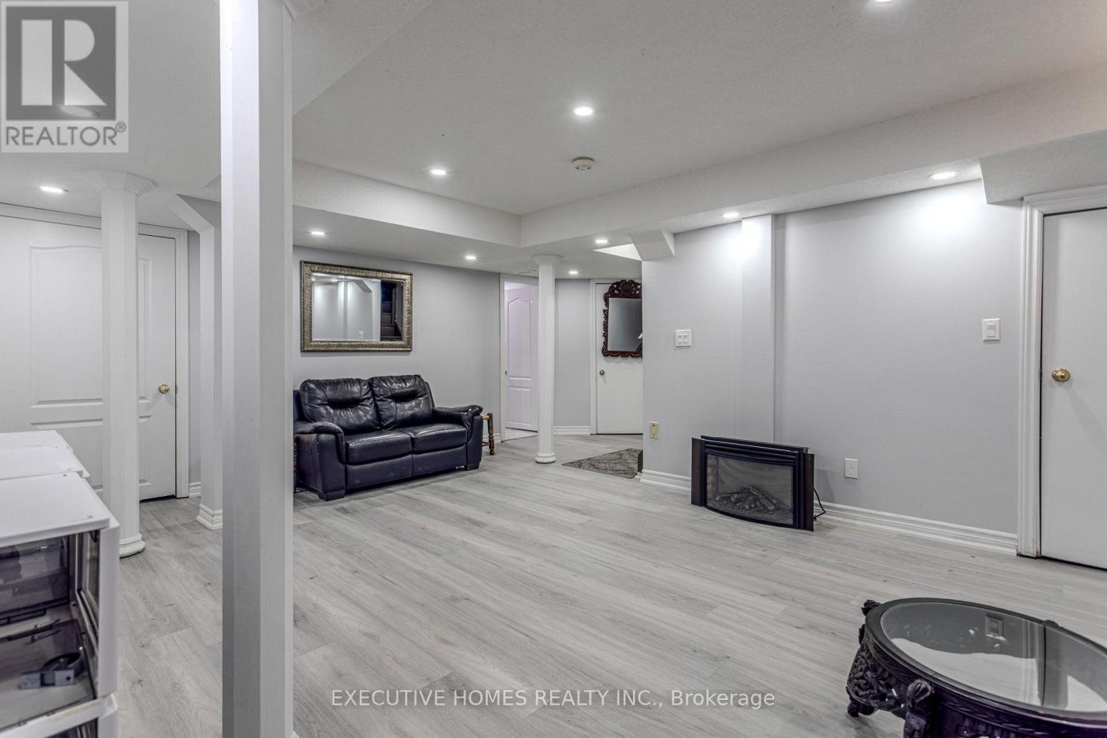 1192 Dream Crest Road, Mississauga, ON - Indoor With Fireplace