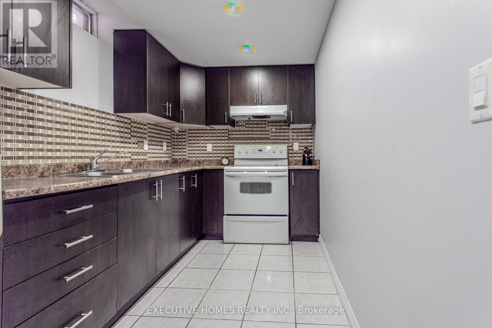 1192 Dream Crest Road, Mississauga, ON - Indoor Photo Showing Kitchen