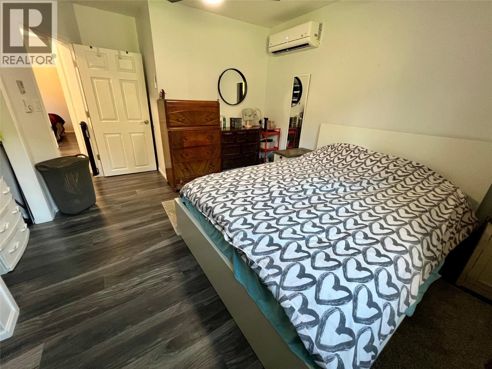 515 Main Street, Slocan, BC - Indoor Photo Showing Bedroom