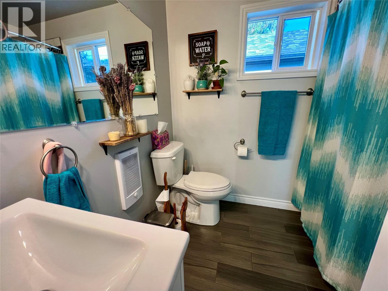 515 Main Street, Slocan, BC - Indoor Photo Showing Bathroom