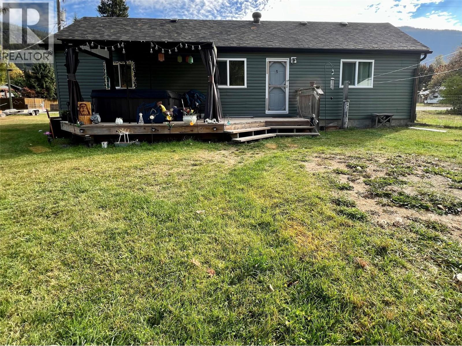 515 Main Street, Slocan, BC - Outdoor