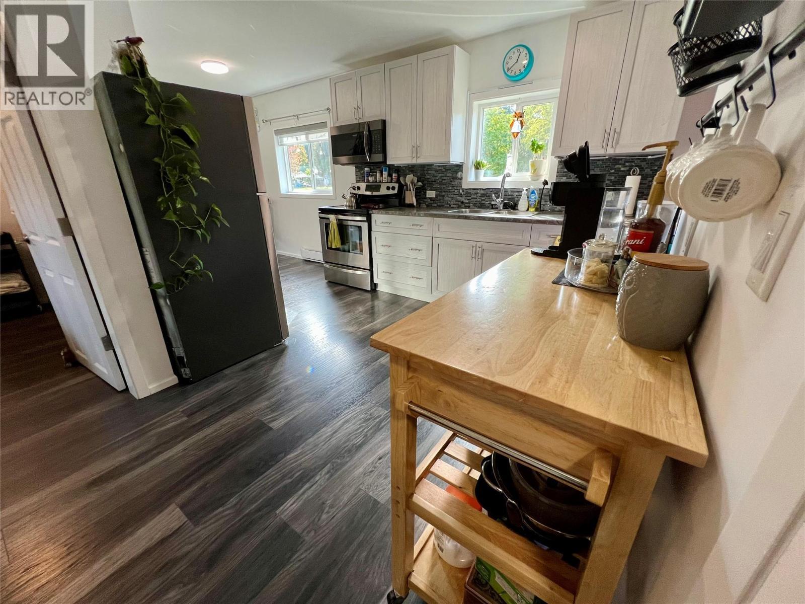 515 Main Street, Slocan, BC - Indoor Photo Showing Kitchen