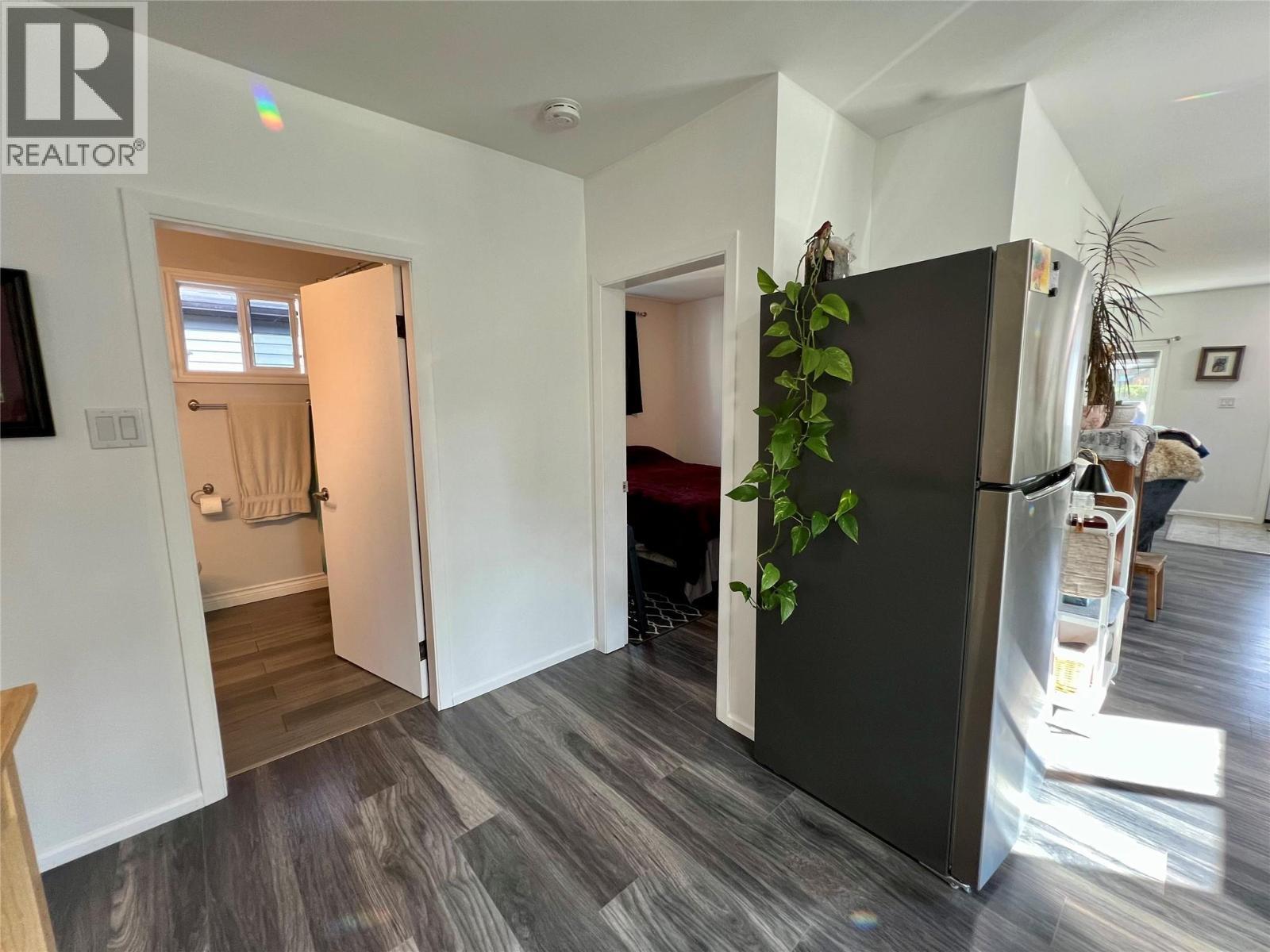 515 Main Street, Slocan, BC - Indoor Photo Showing Other Room