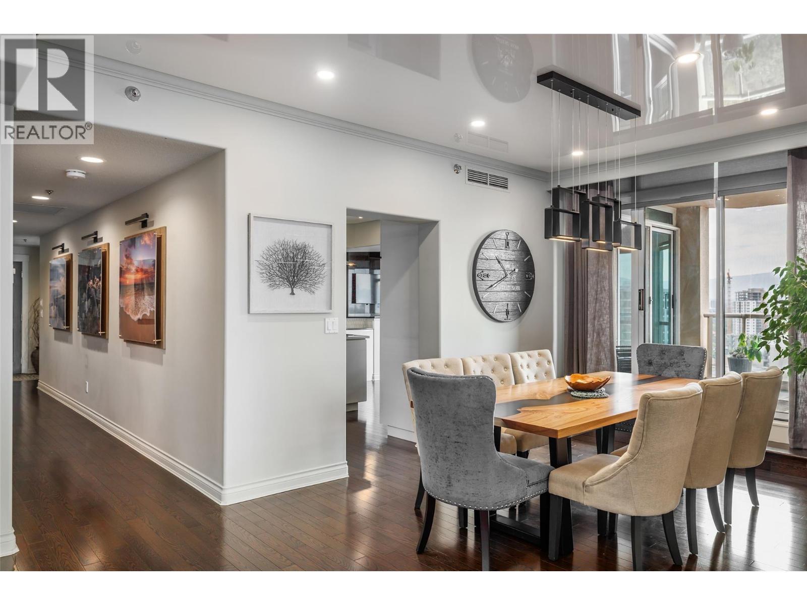 1152 Sunset Drive Unit# 1601, Kelowna, BC - Indoor Photo Showing Dining Room