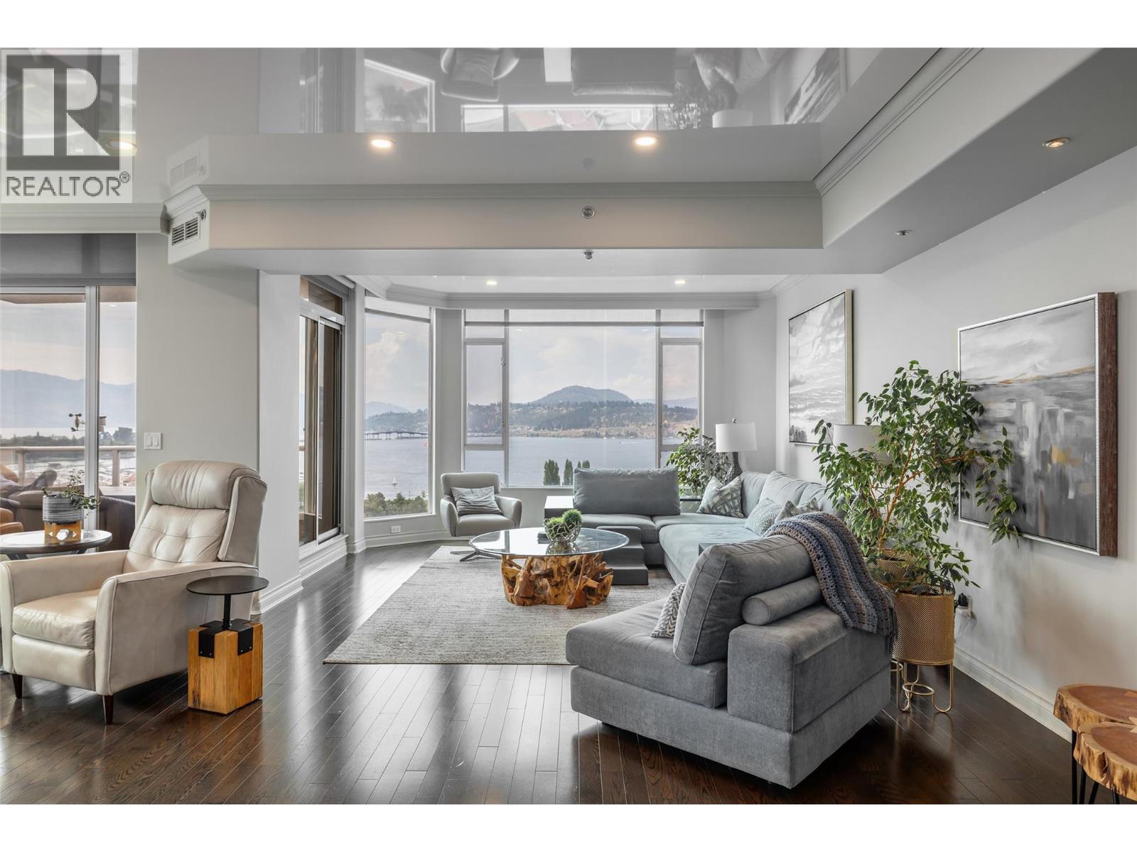 1152 Sunset Drive Unit# 1601, Kelowna, BC - Indoor Photo Showing Living Room