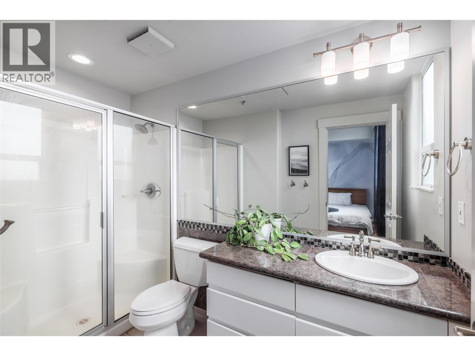 1152 Sunset Drive Unit# 1601, Kelowna, BC - Indoor Photo Showing Bathroom