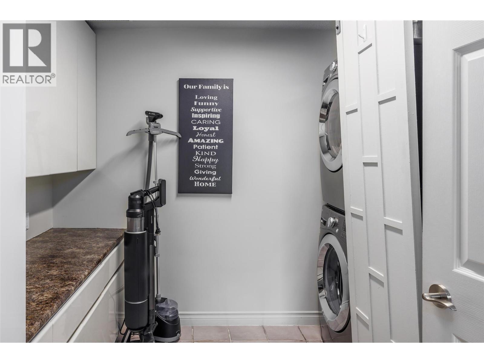 1152 Sunset Drive Unit# 1601, Kelowna, BC - Indoor Photo Showing Laundry Room