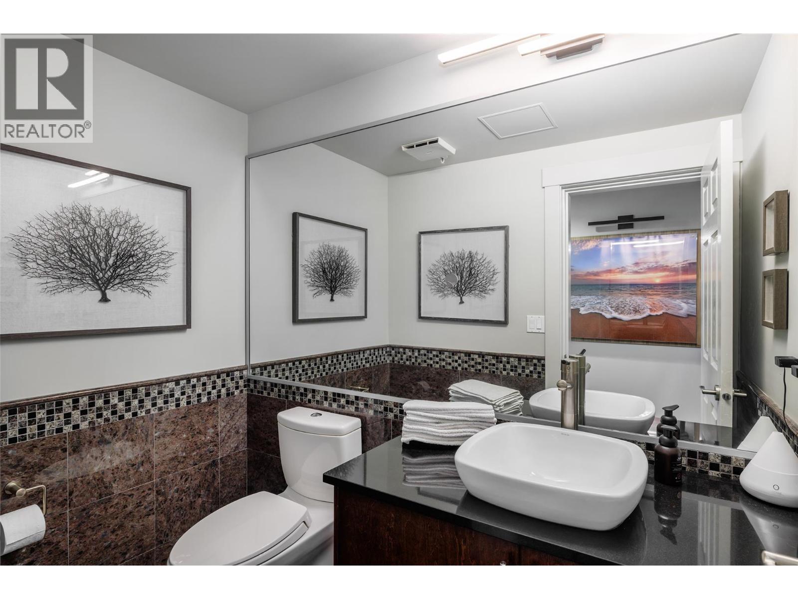 1152 Sunset Drive Unit# 1601, Kelowna, BC - Indoor Photo Showing Bathroom