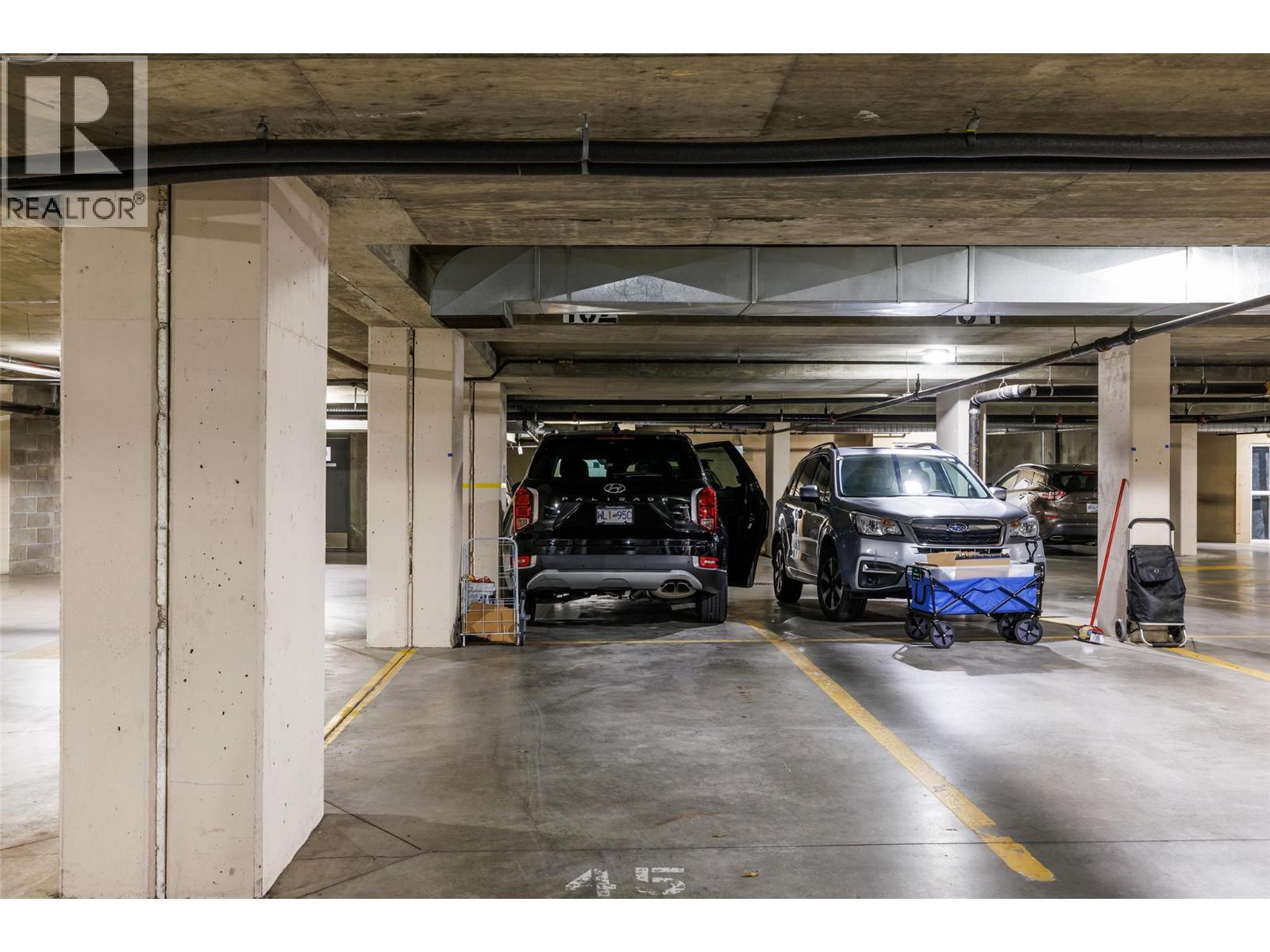 1152 Sunset Drive Unit# 1601, Kelowna, BC - Indoor Photo Showing Garage