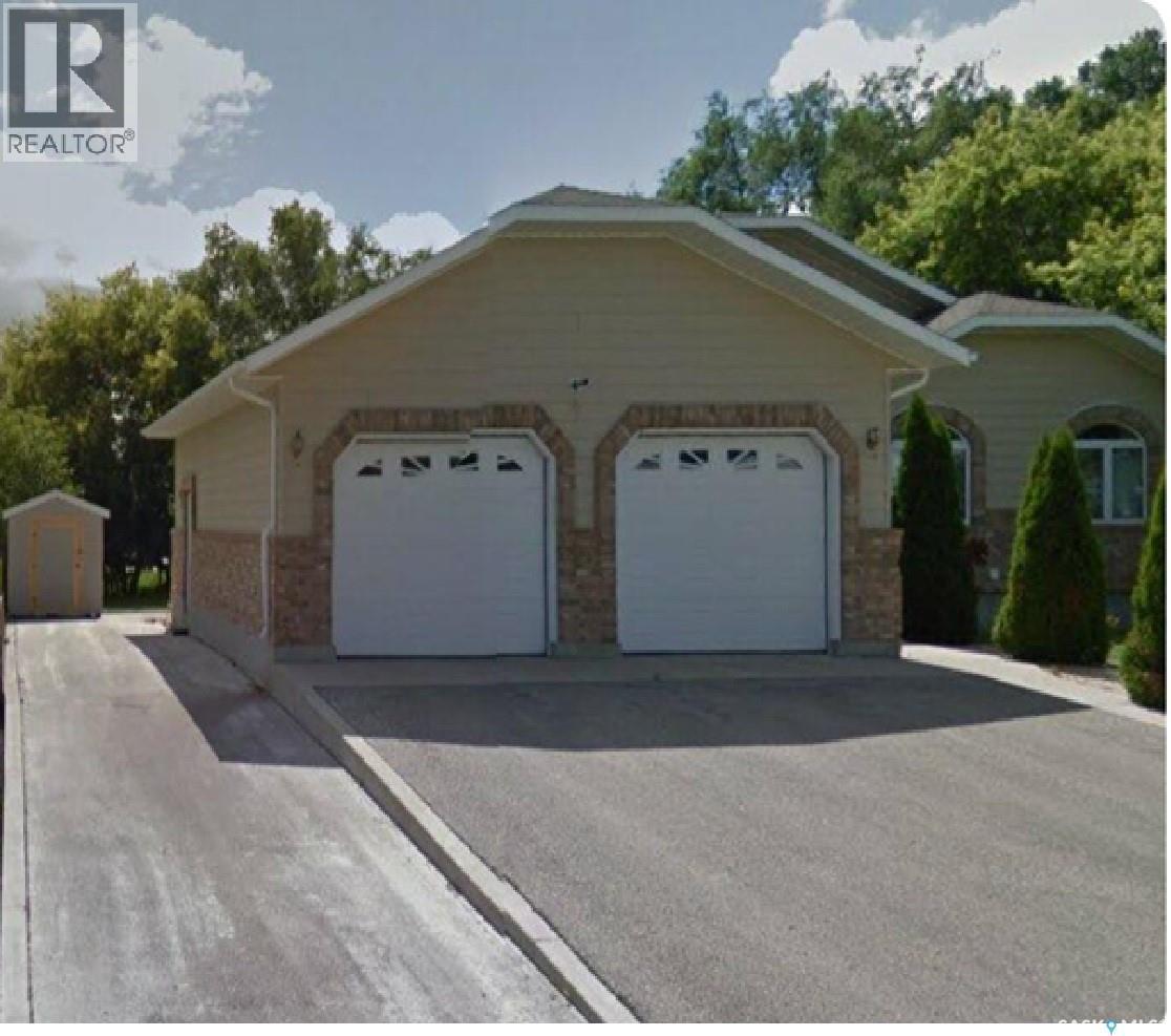 833 Peters Avenue, Oxbow, SK - Outdoor