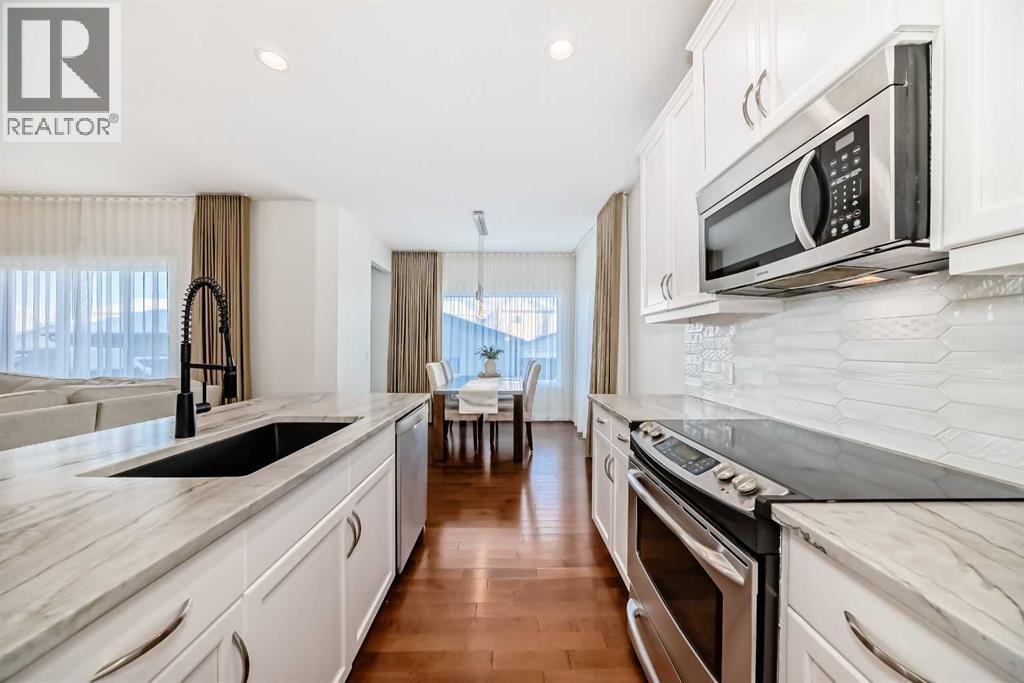 105 Elgin Meadows Circle Se, Calgary, AB - Indoor Photo Showing Kitchen With Upgraded Kitchen