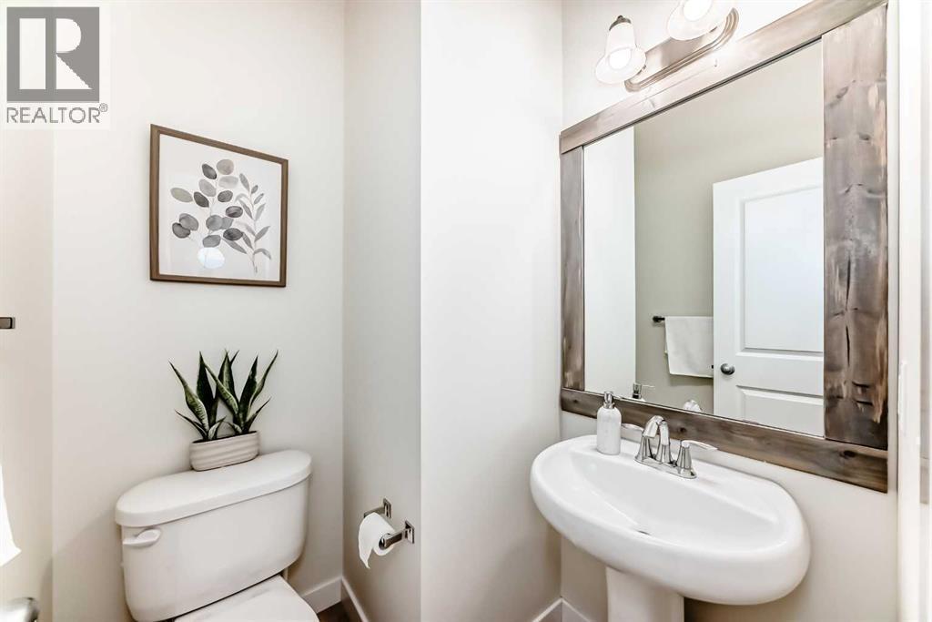 105 Elgin Meadows Circle Se, Calgary, AB - Indoor Photo Showing Bathroom