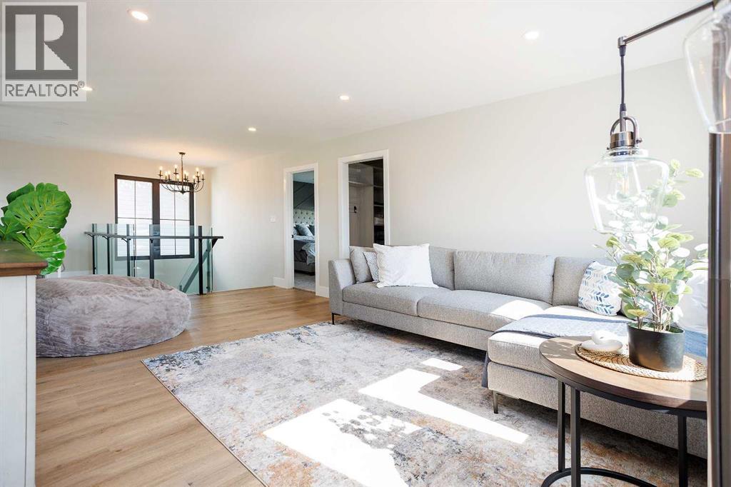 125 Emerald Drive, Red Deer, AB - Indoor Photo Showing Living Room